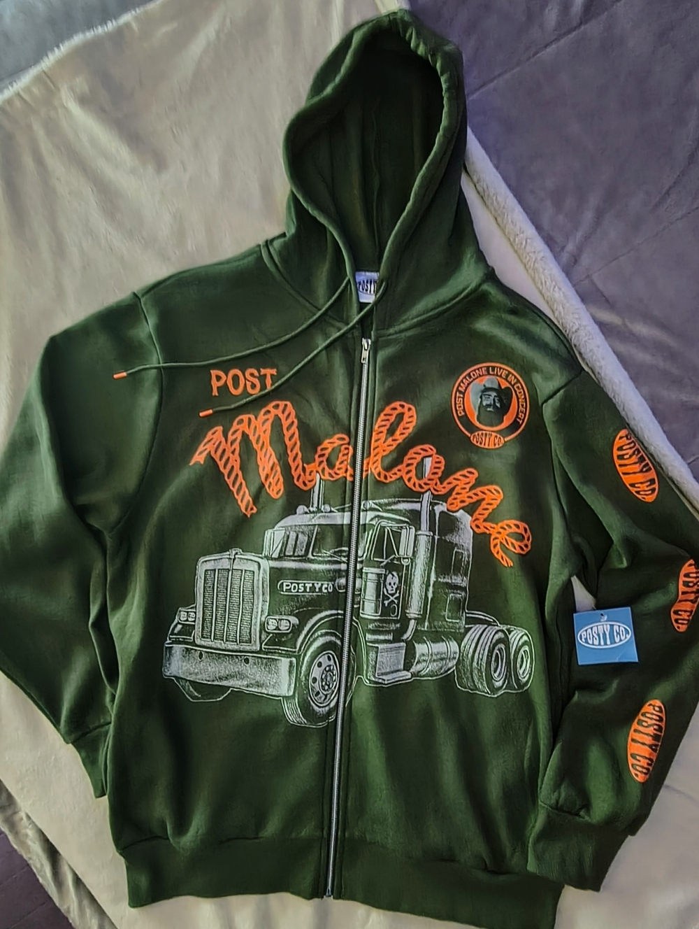 *NWT* "POST MALONE" Zip-Hoodie. . .